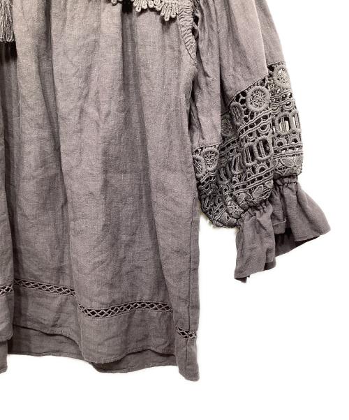 CLOTH&CROSS（クロスアンドクロス）CLOTH&CROSS (クロスアンドクロス) クラシックレースブラウス グレー サイズ:Fの古着・服飾アイテム