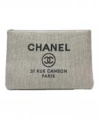 CHANELシャネル）の古着「ドーヴィル クラッチバッグ」｜グレー