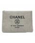 CHANEL（シャネル）の古着「ドーヴィル クラッチバッグ」｜グレー