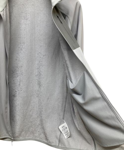 ARC'TERYX（アークテリクス）ARC'TERYX (アークテリクス) アウトドアウェア(ジャケット) グレー サイズ:SIZE Mの古着・服飾アイテム
