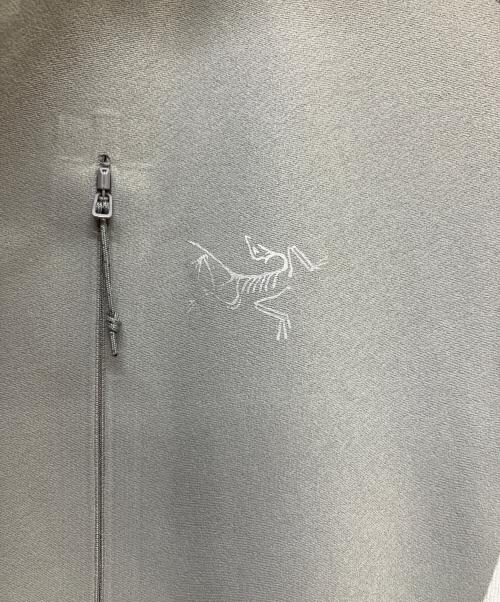 ARC'TERYX（アークテリクス）ARC'TERYX (アークテリクス) アウトドアウェア(ジャケット) グレー サイズ:SIZE Mの古着・服飾アイテム