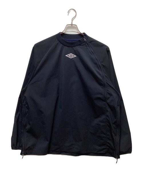 WHITE MOUNTAINEERING（ホワイトマウンテ二アニング）WHITE MOUNTAINEERING (ホワイトマウンテ二アニング) UMBRO (アンブロ) プルオーバージャケット ブラック サイズ:Lの古着・服飾アイテム