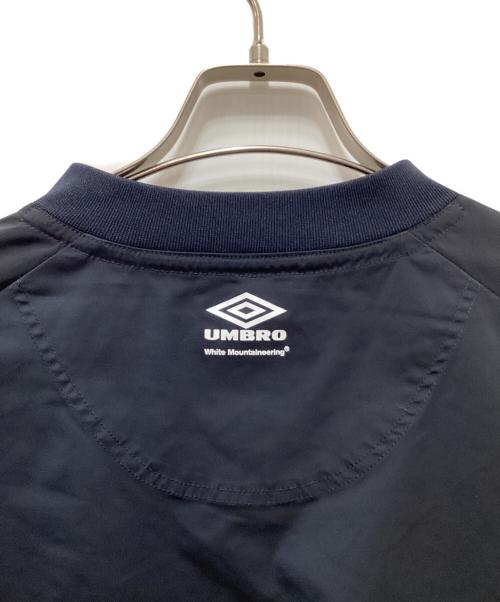 WHITE MOUNTAINEERING（ホワイトマウンテ二アニング）WHITE MOUNTAINEERING (ホワイトマウンテ二アニング) UMBRO (アンブロ) プルオーバージャケット ブラック サイズ:Lの古着・服飾アイテム