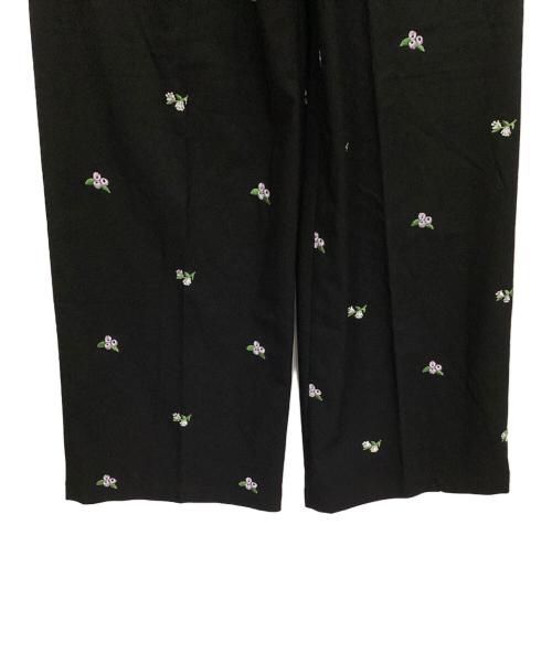 FANO（ファノ）FANO (ファノ) フラワーステッチセンタープレスストレートスラックス ブラック サイズ:Sの古着・服飾アイテム