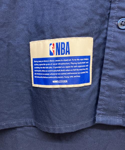 WIND AND SEA（ウィンダンシー）WIND AND SEA (ウィンダンシー) NBA (エヌビーエー) ボタンダウンシャツ ネイビー サイズ:Mの古着・服飾アイテム