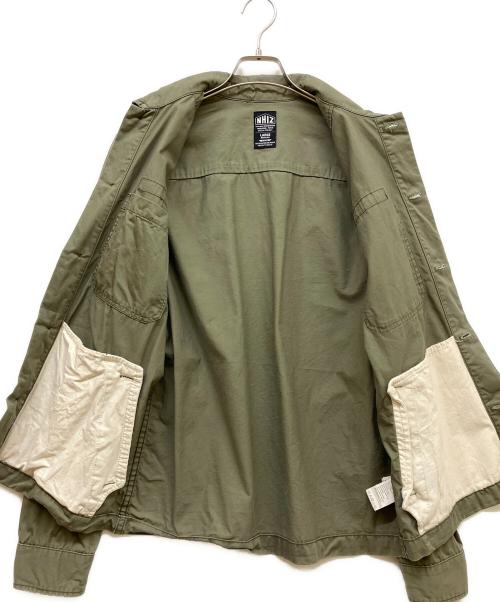 Izzue plus Neighborhood（イズー・プラス・ネイバーフッド）Izzue plus Neighborhood (イズー・プラス・ネイバーフッド) ミリタリー長袖シャツ オリーブ サイズ:SIZE Lの古着・服飾アイテム
