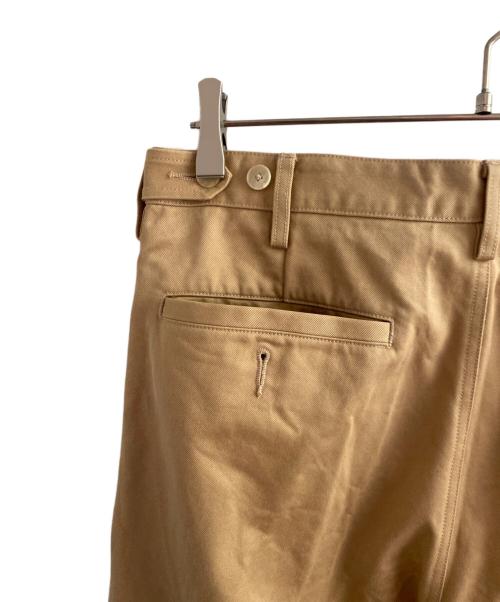 AURALEE（オーラリー）AURALEE (オーラリー) WASHED FINX CHINO ONE-TUCK PANTS ブラウン サイズ:4の古着・服飾アイテム