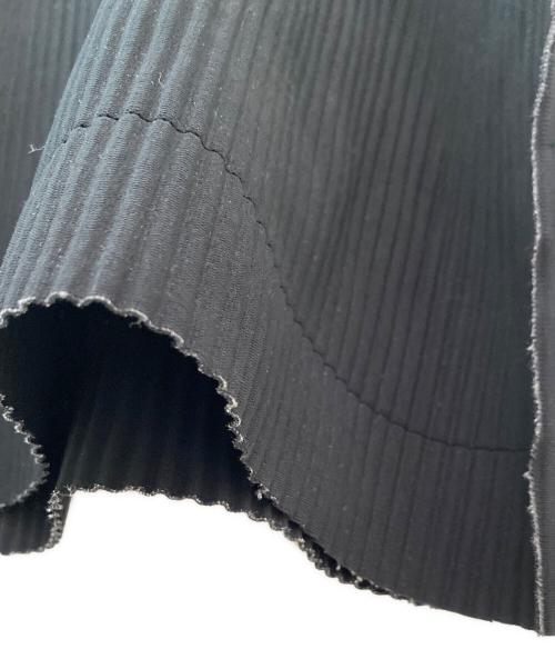 me ISSEY MIYAKE（ミーイッセイ ミヤケ）me ISSEY MIYAKE (ミーイッセイ ミヤケ) FINE KNIT PLEATS カットソー ブラック サイズ:Freeの古着・服飾アイテム