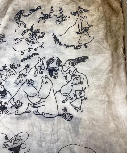 813 ANNALISA GIUNTINI（アナリサ・ジウンティーニ）813 ANNALISA GIUNTINI (アナリサ・ジウンティーニ) MOOMIN (ムーミン) 大判ストール ベージュの古着・服飾アイテム