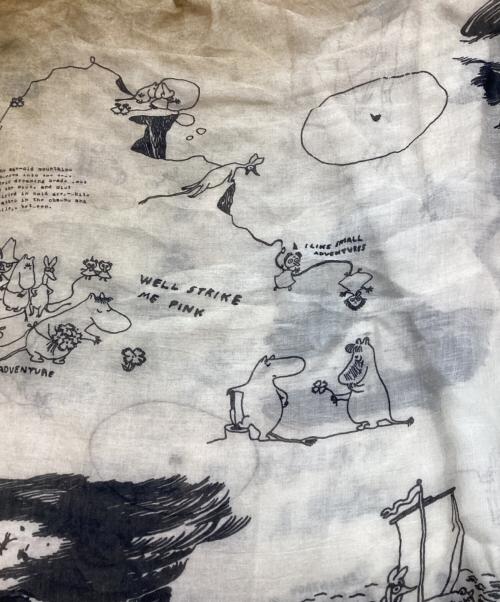 813 ANNALISA GIUNTINI（アナリサ・ジウンティーニ）813 ANNALISA GIUNTINI (アナリサ・ジウンティーニ) MOOMIN (ムーミン) 大判ストール ベージュの古着・服飾アイテム