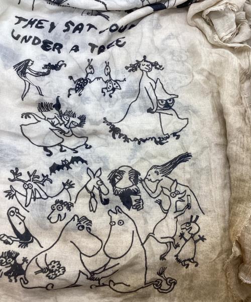 813 ANNALISA GIUNTINI（アナリサ・ジウンティーニ）813 ANNALISA GIUNTINI (アナリサ・ジウンティーニ) MOOMIN (ムーミン) 大判ストール ベージュの古着・服飾アイテム