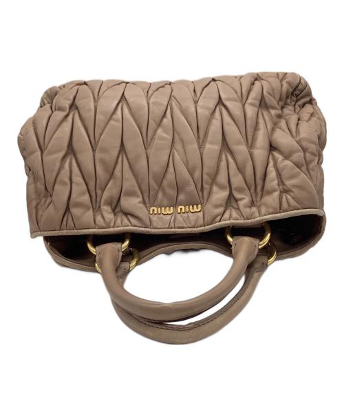MIU MIU（ミュウミュウ）MIU MIU (ミュウミュウ) 2WAYショルダーバッグ ベージュの古着・服飾アイテム