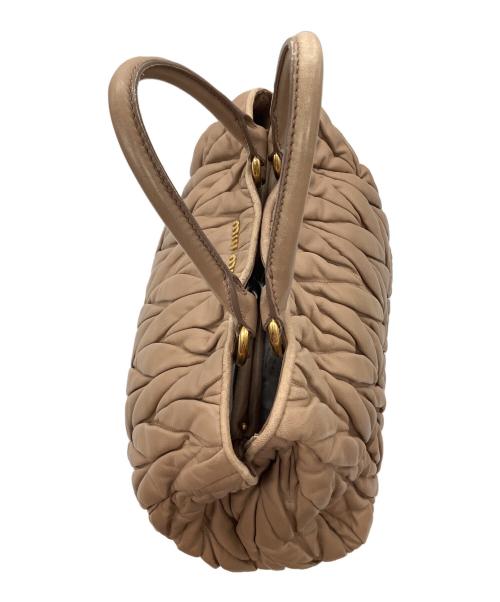 MIU MIU（ミュウミュウ）MIU MIU (ミュウミュウ) 2WAYショルダーバッグ ベージュの古着・服飾アイテム