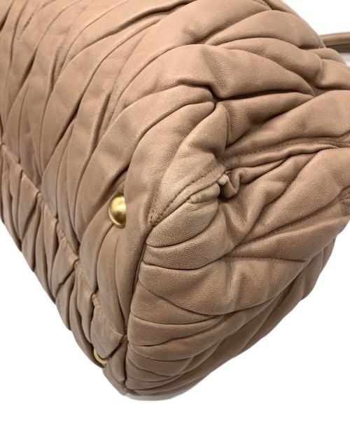 MIU MIU（ミュウミュウ）MIU MIU (ミュウミュウ) 2WAYショルダーバッグ ベージュの古着・服飾アイテム