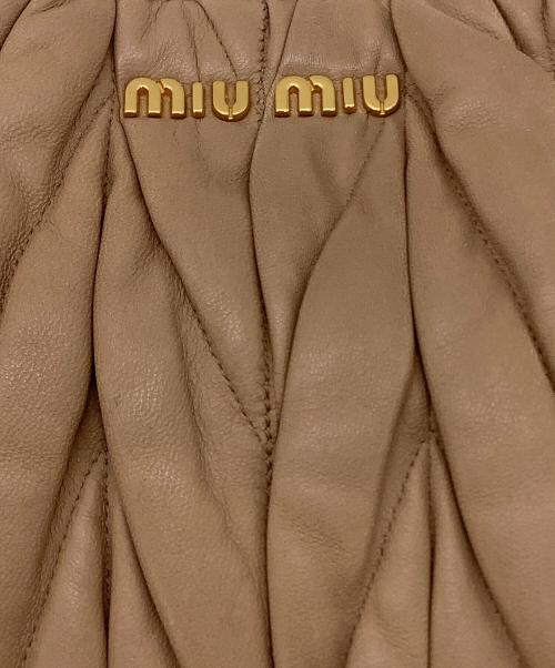 MIU MIU（ミュウミュウ）MIU MIU (ミュウミュウ) 2WAYショルダーバッグ ベージュの古着・服飾アイテム