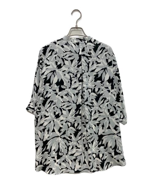icB（アイシービー）icB (アイシービー) 5分袖バンドカラーブラウス　 グレー サイズ:Mの古着・服飾アイテム