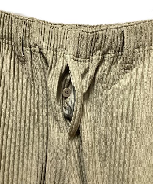 HOMME PLISSE ISSEY MIYAKE（オム プリッセ イッセイ ミヤケ）HOMME PLISSE ISSEY MIYAKE (オム プリッセ イッセイ ミヤケ) パンツ オリーブ サイズ:1の古着・服飾アイテム