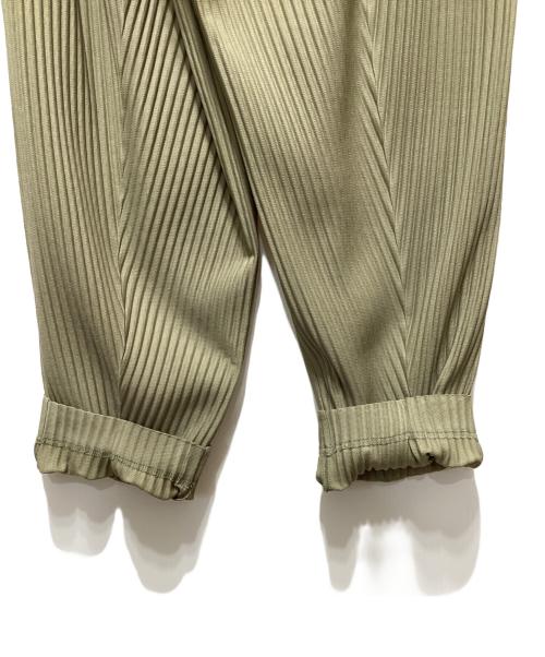 HOMME PLISSE ISSEY MIYAKE（オム プリッセ イッセイ ミヤケ）HOMME PLISSE ISSEY MIYAKE (オム プリッセ イッセイ ミヤケ) パンツ オリーブ サイズ:1の古着・服飾アイテム