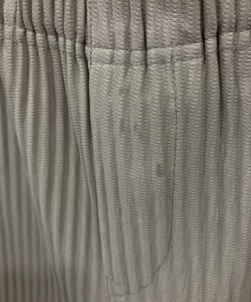 HOMME PLISSE ISSEY MIYAKE（オム プリッセ イッセイ ミヤケ）HOMME PLISSE ISSEY MIYAKE (オム プリッセ イッセイ ミヤケ) パンツ オリーブ サイズ:1の古着・服飾アイテム