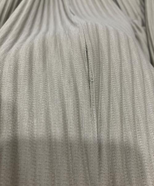 HOMME PLISSE ISSEY MIYAKE（オム プリッセ イッセイ ミヤケ）HOMME PLISSE ISSEY MIYAKE (オム プリッセ イッセイ ミヤケ) パンツ オリーブ サイズ:1の古着・服飾アイテム