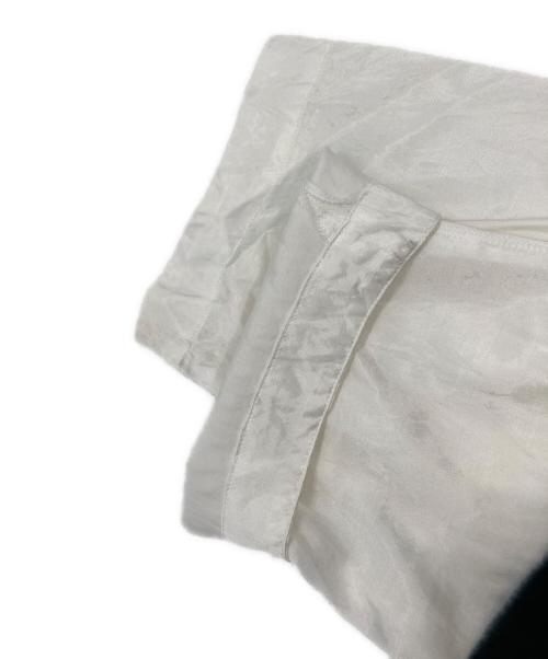ISSEY MIYAKE（イッセイミヤケ）ISSEY MIYAKE (イッセイミヤケ) アブストラクトパターン クロップドパンツ アシンメトリーパンツ ホワイト サイズ:1の古着・服飾アイテム