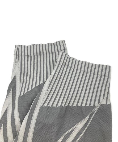 A-POC ABLE ISSEY MIYAKE（エイポック エイブル イッセイ ミヤケ）A-POC ABLE ISSEY MIYAKE (エイポック エイブル イッセイ ミヤケ) パンツ グレー サイズ:2の古着・服飾アイテム
