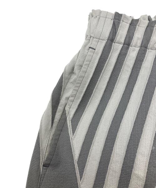 A-POC ABLE ISSEY MIYAKE（エイポック エイブル イッセイ ミヤケ）A-POC ABLE ISSEY MIYAKE (エイポック エイブル イッセイ ミヤケ) パンツ グレー サイズ:2の古着・服飾アイテム
