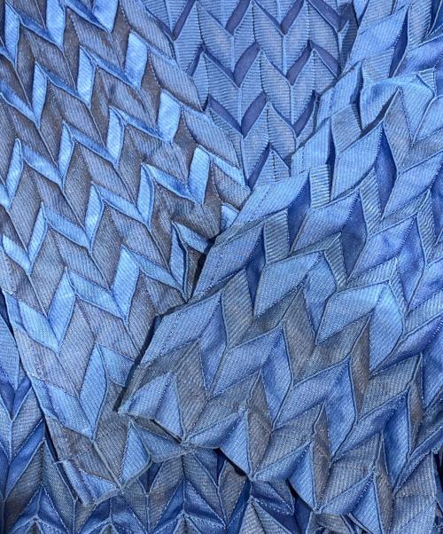 A-POC ABLE ISSEY MIYAKE（エイポック エイブル イッセイ ミヤケ）A-POC ABLE ISSEY MIYAKE (エイポック エイブル イッセイ ミヤケ) ブラウス ブルー サイズ:1の古着・服飾アイテム