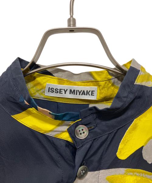 ISSEY MIYAKE（イッセイミヤケ）ISSEY MIYAKE (イッセイミヤケ) プリントレーヨンシャツ ブラック サイズ:2の古着・服飾アイテム