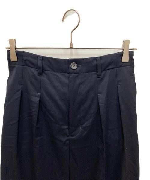 MAISON SPECIAL（メゾンスペシャル）MAISON SPECIAL (メゾンスペシャル) Wool Mix Continuous Tow-Tuck Wide Pants/ウールミックスコンティニュアスツータックワイドパンツ ネイビーの古着・服飾アイテム