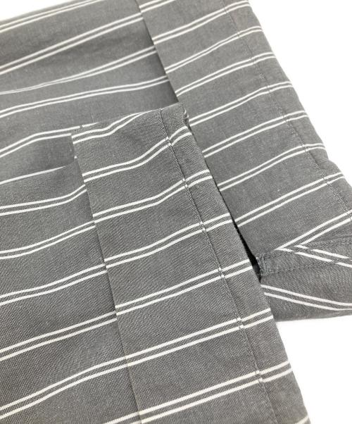 MHL（エムエイチエル）MHL (エムエイチエル) DRY COTTON STRIPE SS SHIRTS グレー サイズ:Mの古着・服飾アイテム