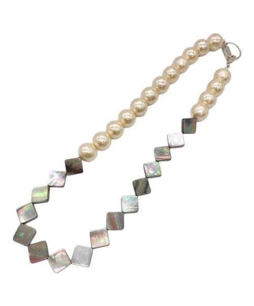 petite robe noire（プティローブノアー）petite robe noire (プティローブノアー) コットンパールネックレス ホワイト×グレーの古着・服飾アイテム