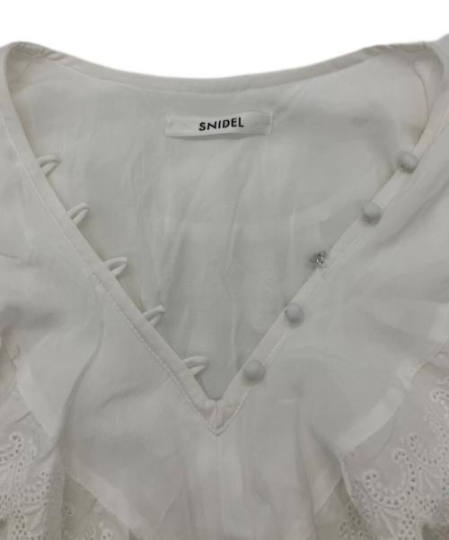 Snidel（スナイデル）Snidel (スナイデル) コットンライクラッフルカラーチュニック ホワイト サイズ:Fの古着・服飾アイテム