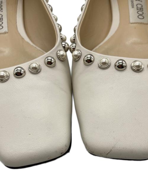 JIMMY CHOO（ジミーチュウ）JIMMY CHOO (ジミーチュウ) スタッズ フラットパンプス アイボリー サイズ:36の古着・服飾アイテム