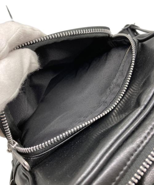 COMME des GARCONS（コムデギャルソン）COMME des GARCONS (コムデギャルソン) フェイクレザーショルダーバッグ ブラックの古着・服飾アイテム