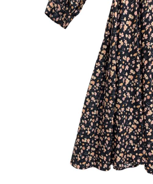 merlette（マーレット）merlette (マーレット) フラワープリントラップドレス ブラック サイズ:XSの古着・服飾アイテム
