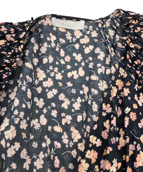 merlette（マーレット）merlette (マーレット) フラワープリントラップドレス ブラック サイズ:XSの古着・服飾アイテム