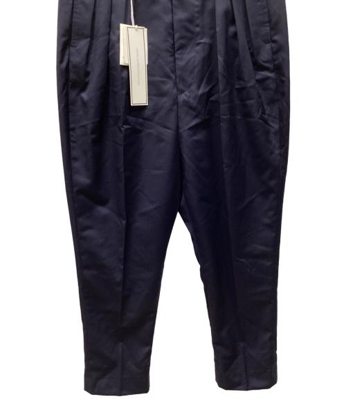 JOHN LAWRENCE SULLIVAN（ジョン ローレンス サリバン）JOHN LAWRENCE SULLIVAN (ジョン ローレンス サリバン) タックパンツ ネイビー サイズ:36の古着・服飾アイテム