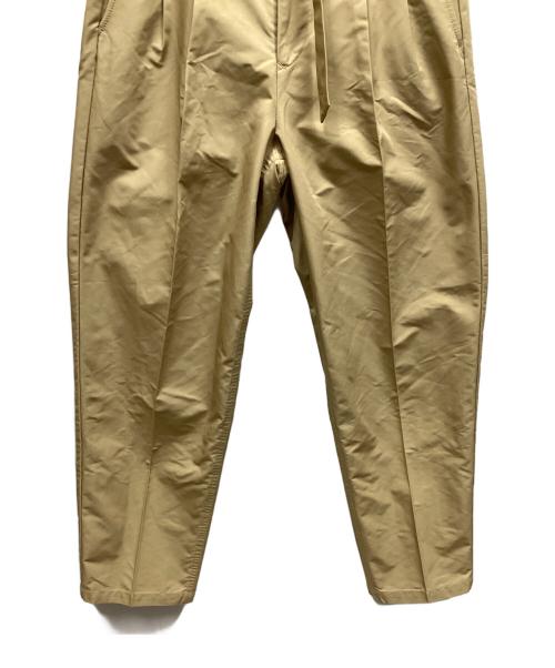 TOGA VIRILIS（トーガ ビリリース）TOGA VIRILIS (トーガ ビリリース) ベルテッド2タックパンツ ベージュ サイズ:44の古着・服飾アイテム