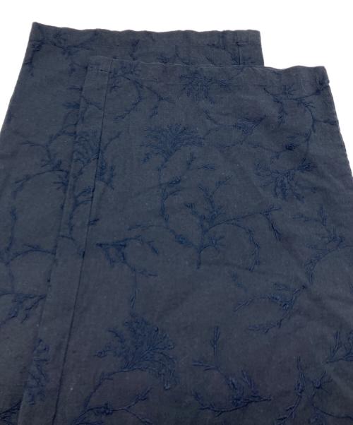 23区（ニジュウサンク）23区 (ニジュウサンク) フラワーエンブロイダリー ワイドパンツ ネイビー サイズ:36 未使用品の古着・服飾アイテム