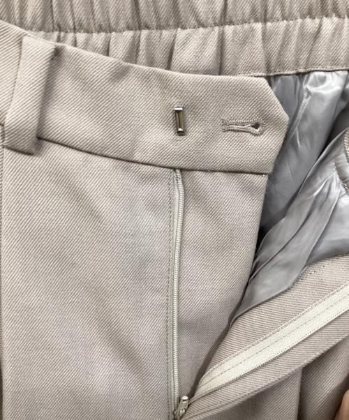 ALVNG AR ANTS（アリヴィングアーアンツ）ALVNG AR ANTS (アリヴィングアーアンツ) タックパンツ ベージュ サイズ:SIZE Sの古着・服飾アイテム