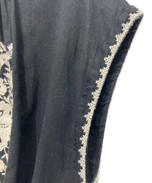 ne quittez pas（ヌキテパ）ne quittez pas (ヌキテパ) 刺繍ワンピース　010591067 ブラック サイズ:Freeの古着・服飾アイテム