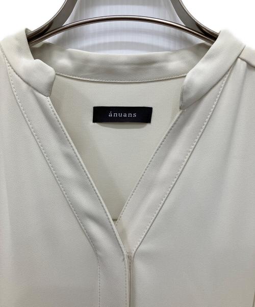 anuans（アニュアンス）anuans (アニュアンス) スキッパーネックスリットスリーブワンピース アイボリー サイズ:Freeの古着・服飾アイテム
