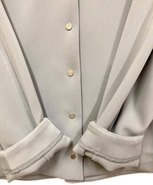 comme ca（コムサ）comme ca (コムサ) アクアスーティングジャージー ノーカラーブルゾン グレー サイズ:SIZE Mの古着・服飾アイテム