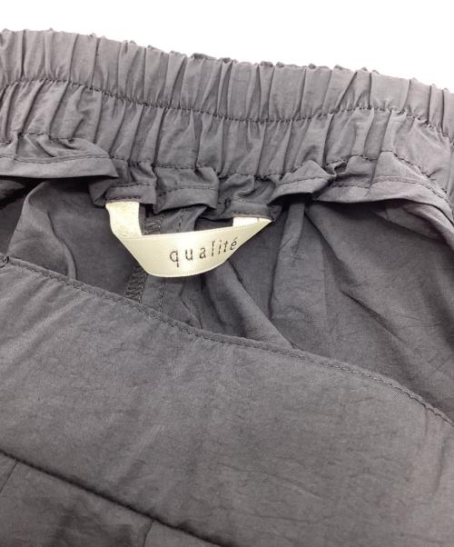 qualite（カリテ）qualite (カリテ) 撥水マイクロタフタタックパンツ ブラック サイズ:38の古着・服飾アイテム