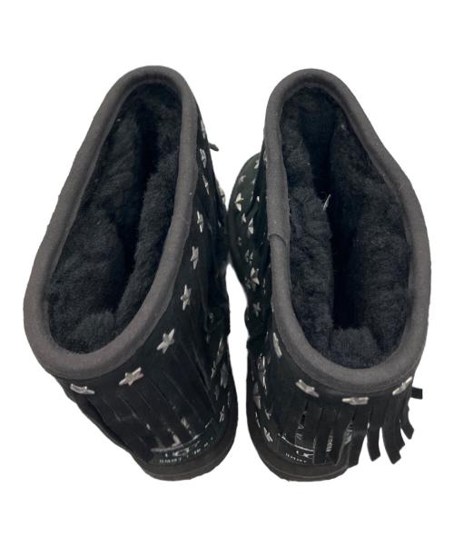 UGG（アグ）UGG (アグ) JIMMY CHOO (ジミーチュウ) スタッズフリンジムートンブーツ ブラック サイズ:22の古着・服飾アイテム