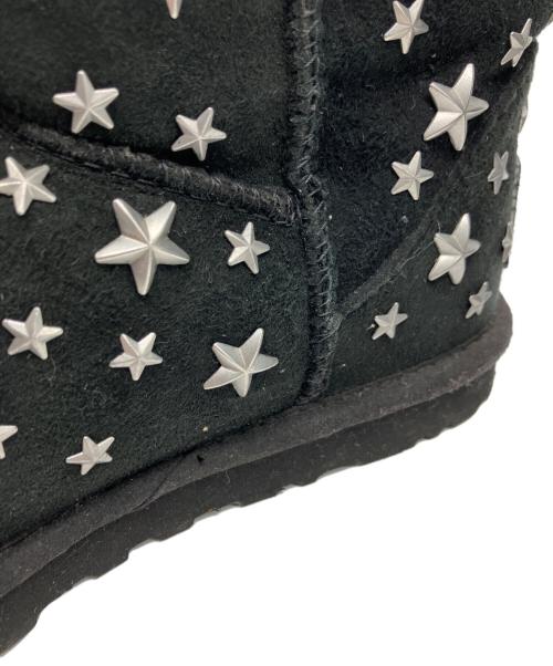 UGG（アグ）UGG (アグ) JIMMY CHOO (ジミーチュウ) スタッズフリンジムートンブーツ ブラック サイズ:22の古着・服飾アイテム