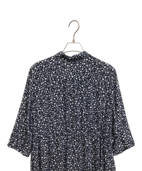 23区（ニジュウサンク）23区 (ニジュウサンク) ブルームフラワープリントワンピース ネイビー サイズ:46 未使用品の古着・服飾アイテム