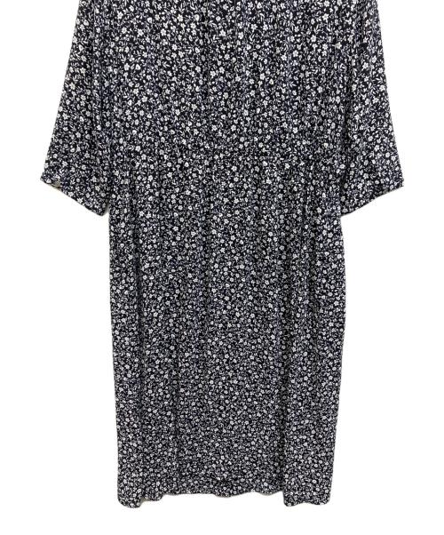 23区（ニジュウサンク）23区 (ニジュウサンク) ブルームフラワープリントワンピース ネイビー サイズ:46 未使用品の古着・服飾アイテム
