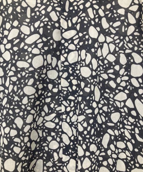 HYKE（ハイク）HYKE (ハイク) PEBBLE PRINTED MAXI DRESS グレー サイズ:2の古着・服飾アイテム